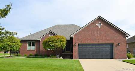 21599 Marina Circle Macomb, MI 48044