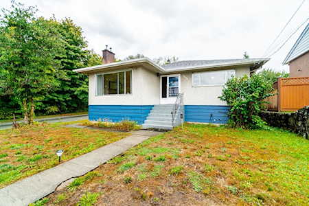 8290 18th Avenue Burnaby, BC V3N 1K3