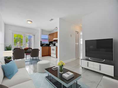 1028 SW 2nd St #4 Miami, FL 33130
