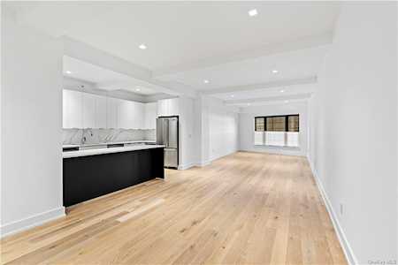 100 Pondfield Rd #2D Bronxville, NY 10708