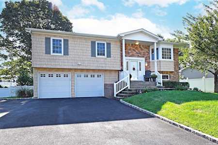 45 Carnegie Dr Smithtown, NY 11787
