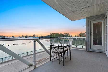 2020 SE Kent Avenue #210 Vancouver, BC V5P 4X1