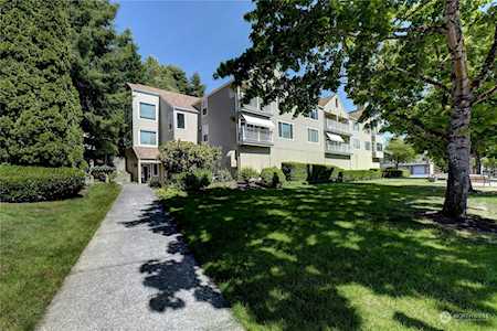 4152 Providence Point Dr SE #204 Issaquah, WA 98029