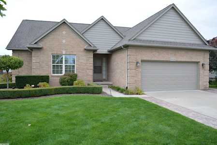 56205 Legend Dr Macomb, MI 48042