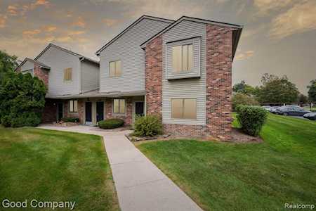 22041 Indian Creek Dr Farmington Hills, MI 48335