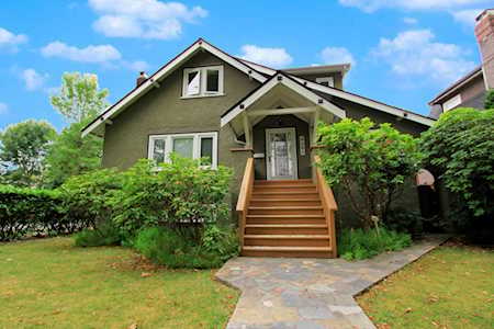 4293 W 13th Avenue Vancouver, BC V6R 2T7