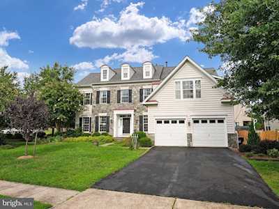 15501 Kelley Farm Ct Woodbridge, VA 22193