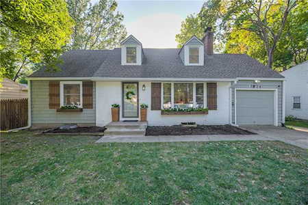 7224 Cherokee Dr Prairie Village, KS 66208