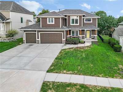 1420 NE Stonewood Dr Lee's Summit, MO 64086