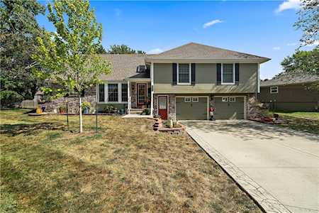 404 NE Oak Tree Terrace Lee's Summit, MO 64086