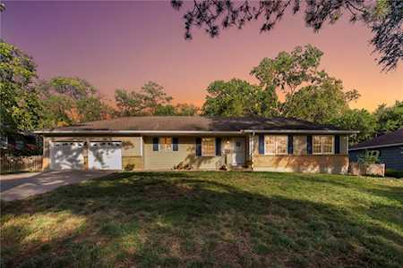 8125 Tomahawk Rd Prairie Village, KS 66208