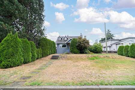 4313 Victory Street Burnaby, BC V5J 1R1