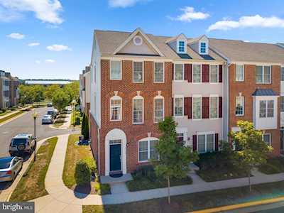 25119 Mcbryde Terrace Chantilly, VA 20152
