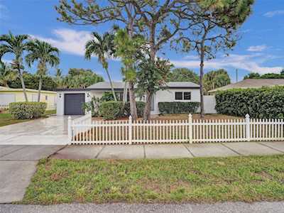 2573 Conroy Dr North Palm Beach, FL 33403