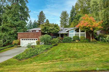 25 174th Place NE Bellevue, WA 98008