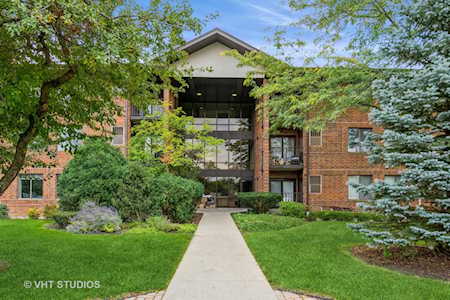 5703 S Cass Ave #102 Westmont, IL 60559