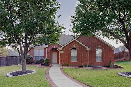 5402 Hewitts Cove Rowlett, TX 75089