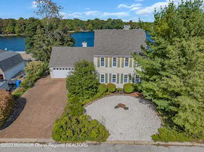 121 Timberlake Dr Manahawkin, NJ 08050
