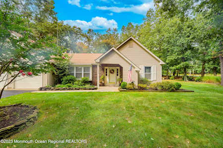 556 Petunia Ln N Whiting, NJ 08759