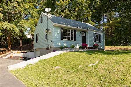 10 Bishop Dr Poughkeepsie, NY 12603