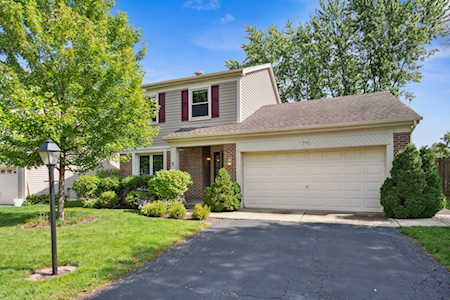 722 Berwick Place Roselle, IL 60172