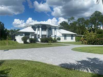 6181 Shady Oaks Ln Naples, FL 34119