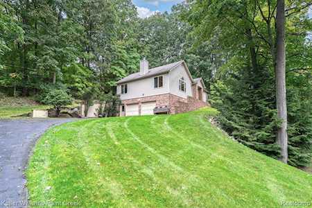 8661 Mohican Dr Independence Twp, MI 48348