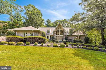 9226 Hidden Creek Dr Great Falls, VA 22066