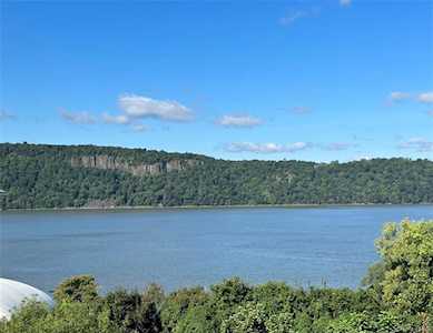53 Maple Ave #3A Hastings-On-Hudson, NY 10706