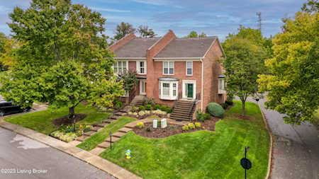 1307 Navajo Ct Louisville, KY 40207