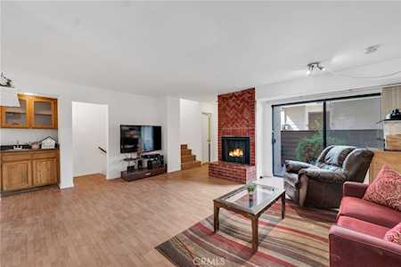 19444 Wyandotte St #18 Reseda, CA 91335