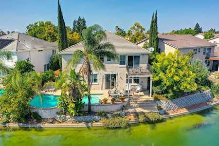 2712 Hinton Circle Elk Grove, CA 95758
