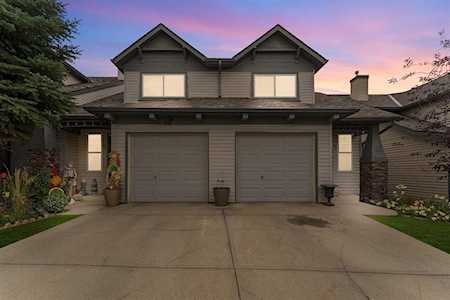 63 Everstone Place SW Calgary, AB T2Y 4H7