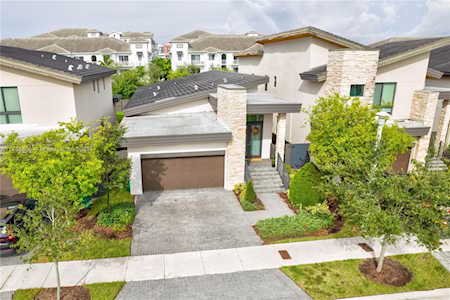 7646 NW 103rd Pl Doral, FL 33178