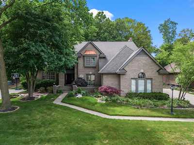 27197 Hampstead Blvd Farmington Hills, MI 48331
