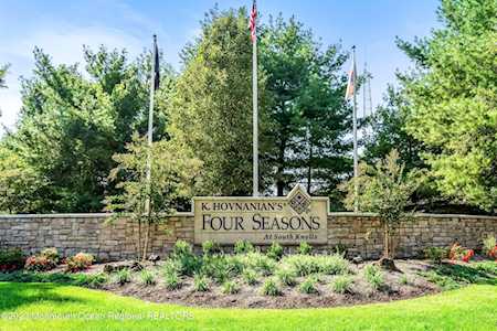 19 Moss Ln Jackson, NJ 08527