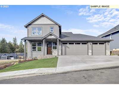 748 NE Pinebreak DR Estacada, OR 97023