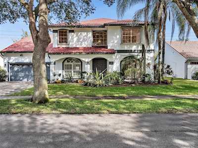 10749 Nashville Dr Cooper City, FL 33026