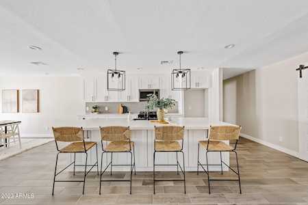 4225 N 34th Place Phoenix, AZ 85018
