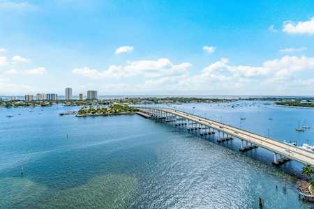2640 Lake Shore Drive #2008 Riviera Beach, FL 33404