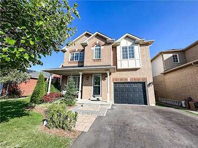 28 Pentland Rd Waterdown, ON L0R 2H5