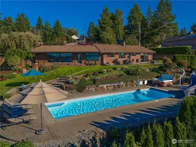 9118 29th St W University Place, WA 98466