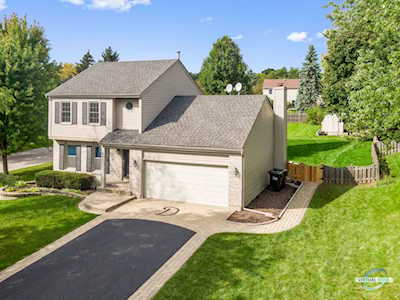 802 River Oaks Ct Island Lake, IL 60042