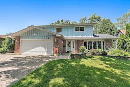 24 W Beech Dr Schaumburg, IL 60193