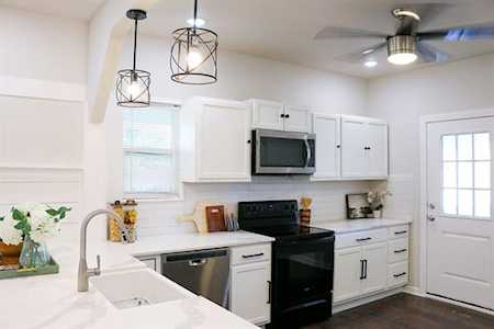 2745 S Jennings Avenue Fort Worth, TX 76110