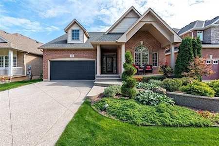 260 Dorchester Dr Grimsby, ON L3M 1P6