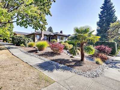 5810 Dunbar Street Vancouver, BC V6N 1X1