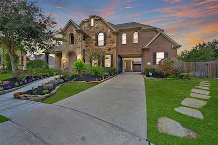 2212 Maple Cliff Ln Friendswood, TX 77546