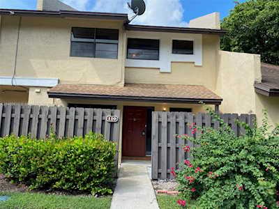 110 SW 97th Ter #110 Pembroke Pines, FL 33025