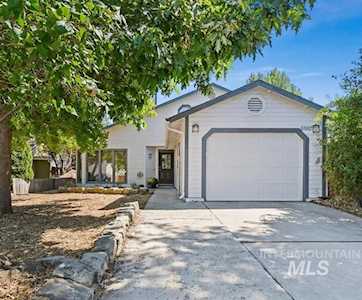 6892 N Glencrest Way Boise, ID 83714